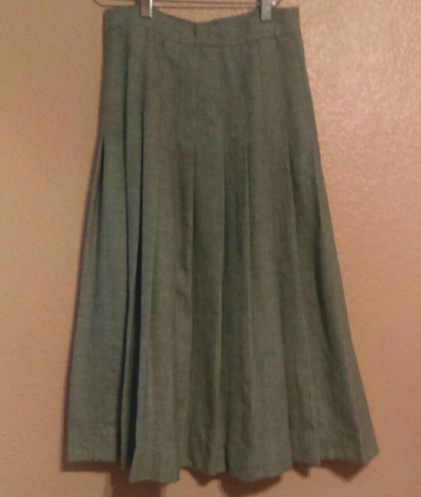 New Impressions gray pleated wool skirt